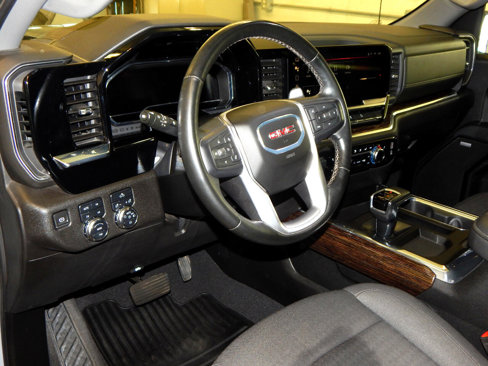 Used 2024 GMC Sierra 1500 Elevation w/ Preferred Package image 3