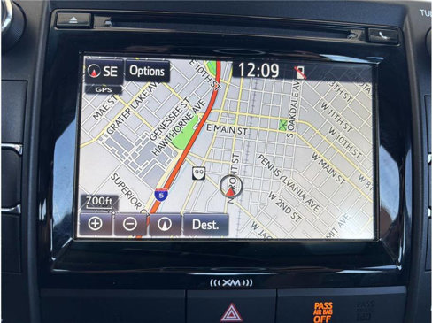 Used 2016 Toyota Camry XLE image 18