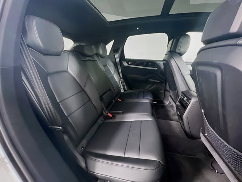 Used 2025 Porsche Cayenne image 29