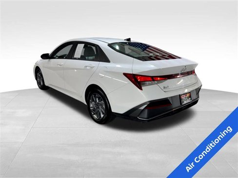 Used 2024 Hyundai Elantra SEL image 6