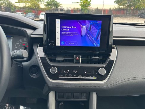 Used 2025 Toyota Corolla Cross LE image 18