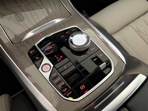 New 2026 BMW X7 M60i image 19