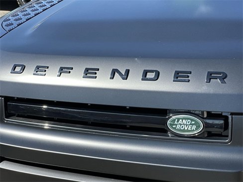 Used 2024 Land Rover Defender 110 SE image 31