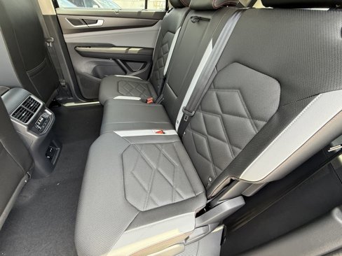 New 2025 Volkswagen Atlas Peak Edition SE image 22