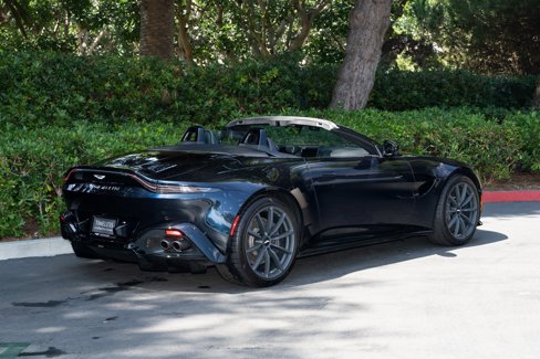 Used 2023 Aston Martin V8 Vantage Roadster image 3
