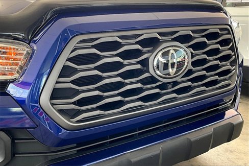 Used 2022 Toyota Tacoma TRD Off-Road image 30