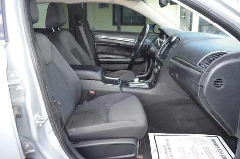 Used 2019 Chrysler 300 Touring image 15