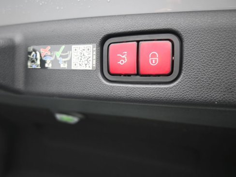 Used 2025 Mercedes-Benz E 350 Sedan image 47