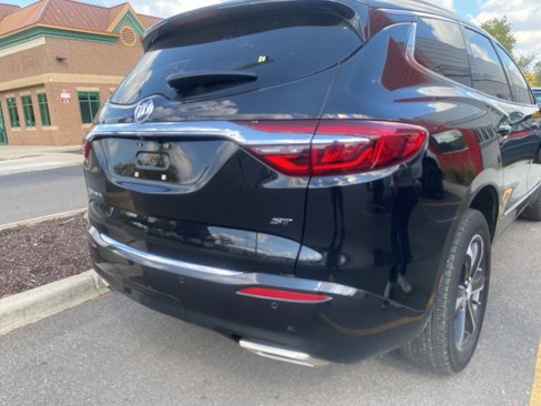 Used 2021 Buick Enclave Essence image 3