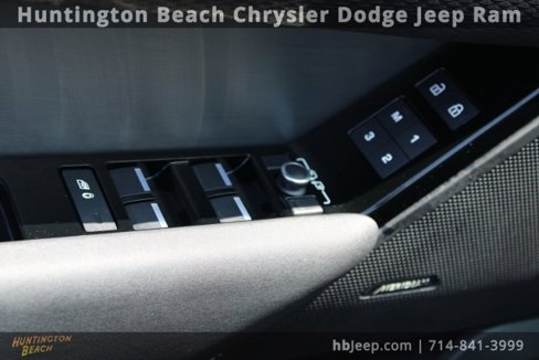 Used 2023 Land Rover Range Rover Velar R-Dynamic S image 14