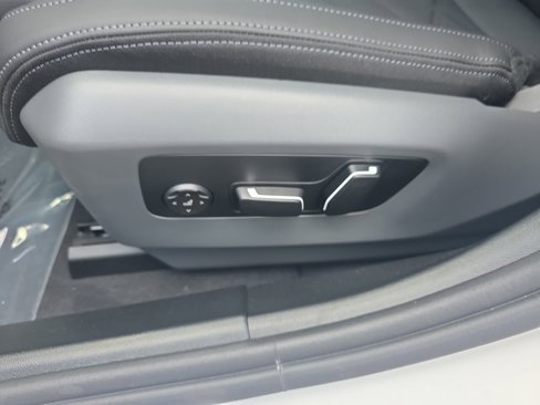 New 2026 BMW 550e xDrive w/ Executive Package image 19