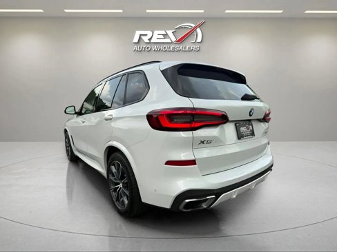 Used 2021 BMW X5 xDrive40i w/ M Sport Package image 3