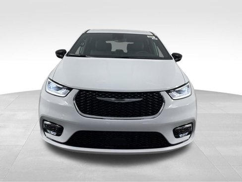New 2026 Chrysler Pacifica Select image 2