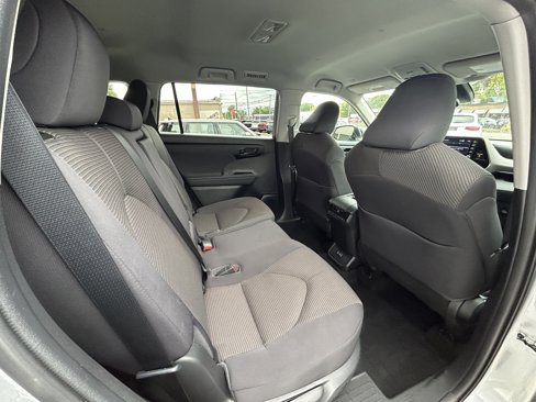 Used 2022 Toyota Highlander L image 13