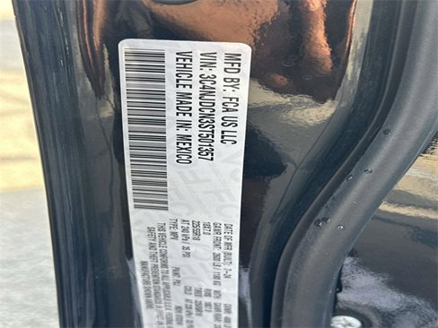 Certified 2025 Jeep Compass Limited image 30