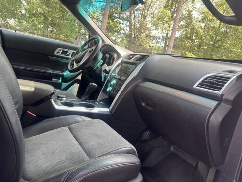 Used 2015 Ford Explorer XLT w/ Equipment Group 202A image 16