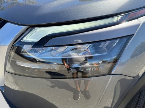 Used 2025 Nissan Pathfinder SL image 23
