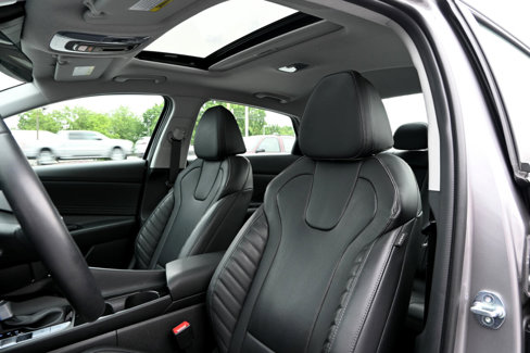 Used 2024 Hyundai Elantra Limited image 26