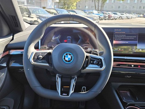 New 2026 BMW 550e xDrive w/ Premium Package image 22