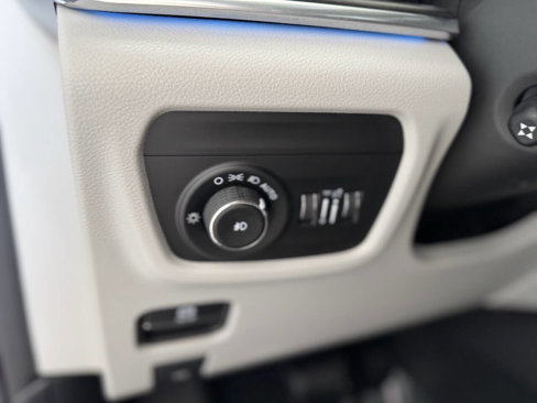 Used 2023 Jeep Grand Cherokee L Overland image 37