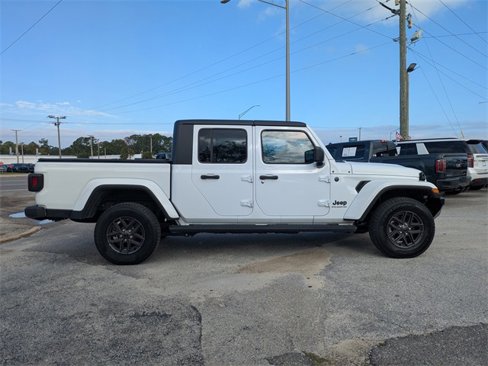 Used 2024 Jeep Gladiator Sport image 2