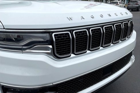 Used 2024 Jeep Wagoneer L 4WD w/ Premium Group I image 29