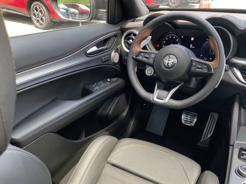 New 2025 Alfa Romeo Stelvio Sprint image 46