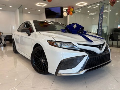 Used 2021 Toyota Camry XSE image 3