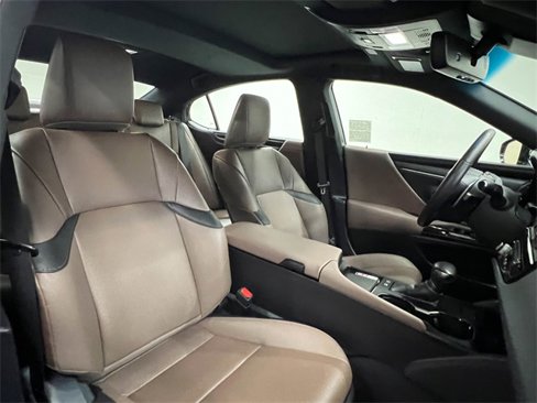Certified 2024 Lexus ES 300h w/ Premium Package image 11