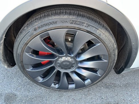 Used 2025 Tesla Model Y Performance image 16
