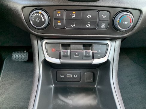 Used 2024 GMC Terrain SLE image 18