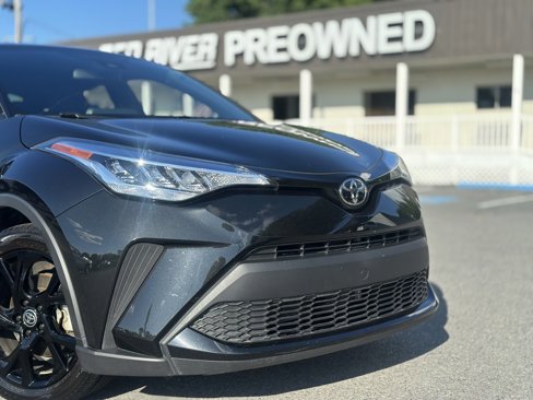 Used 2022 Toyota C-HR XLE image 10