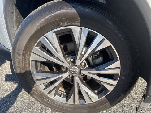 Used 2023 Nissan Rogue SV image 13