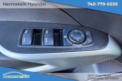 Used 2025 Chevrolet Trax LS w/ LS Convenience Package image 16