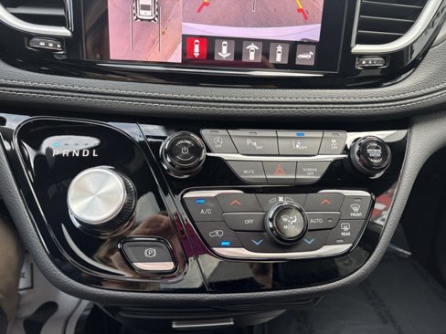 New 2026 Chrysler Pacifica Select image 21