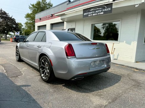 Used 2016 Chrysler 300 S image 9