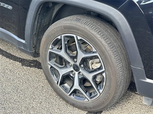 Certified 2025 Jeep Compass Limited image 7