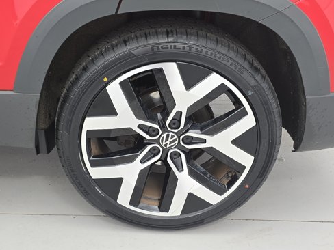 Certified 2023 Volkswagen Taos SEL image 33
