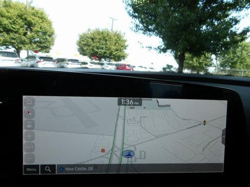 Used 2024 Hyundai Elantra Limited image 37