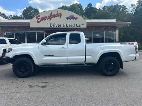 Used 2022 Toyota Tacoma TRD Sport w/ TRD Premium Sport Package image 2