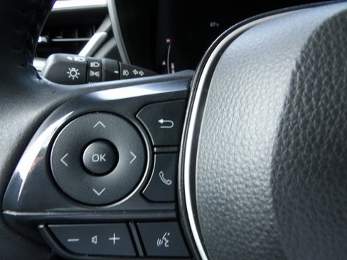 Used 2024 Toyota Corolla Cross XLE image 39