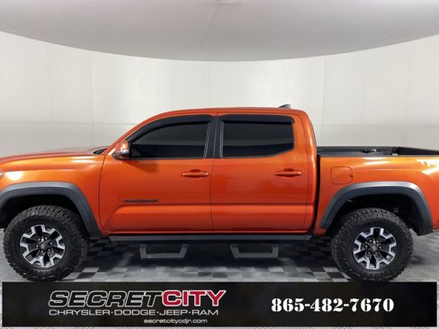 Used 2017 Toyota Tacoma TRD Off-Road w/ Tow Package (A/T) image 4