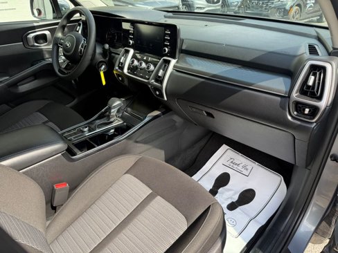 Used 2021 Kia Sorento LX image 15