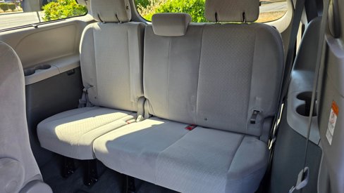Used 2020 Toyota Sienna LE image 12