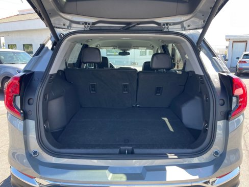 Used 2024 GMC Terrain SLT image 29