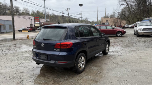 Used 2013 Volkswagen Tiguan S image 9