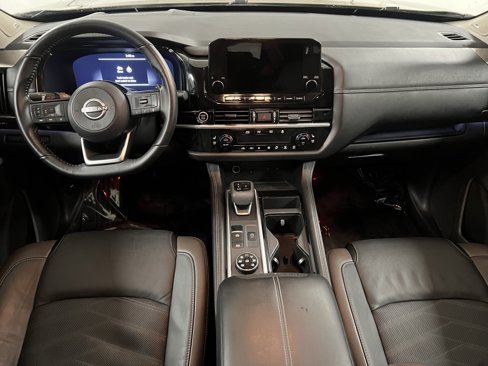 Used 2024 Nissan Pathfinder Platinum image 30