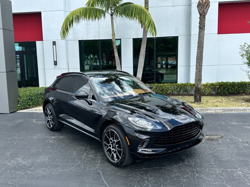 Used 2021 Aston Martin DBX image 24