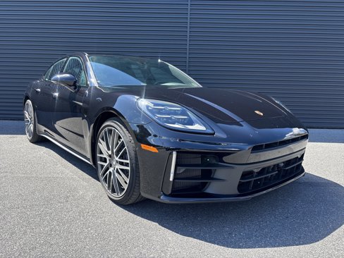 Certified 2025 Porsche Panamera image 4