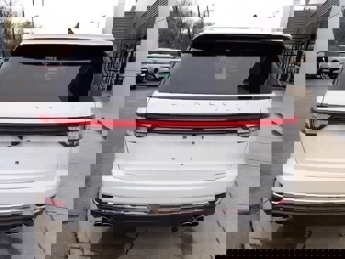 New 2025 Lincoln Aviator AWD image 4